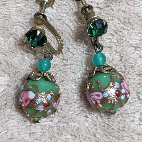 Vintage 1920's Hand Painted Green Glass Bead Screw Back Earrings - Picture 8 of 9